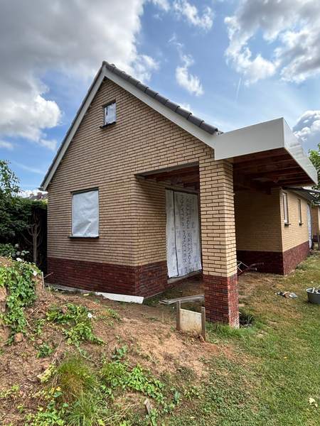 Dezelfde garage met overkapping
