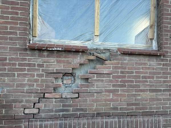 Trapscheur onder een raam